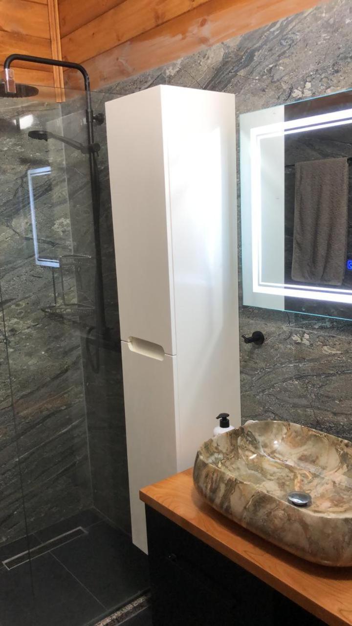 Cerem Zeneli Alpin Chalet מראה חיצוני תמונה