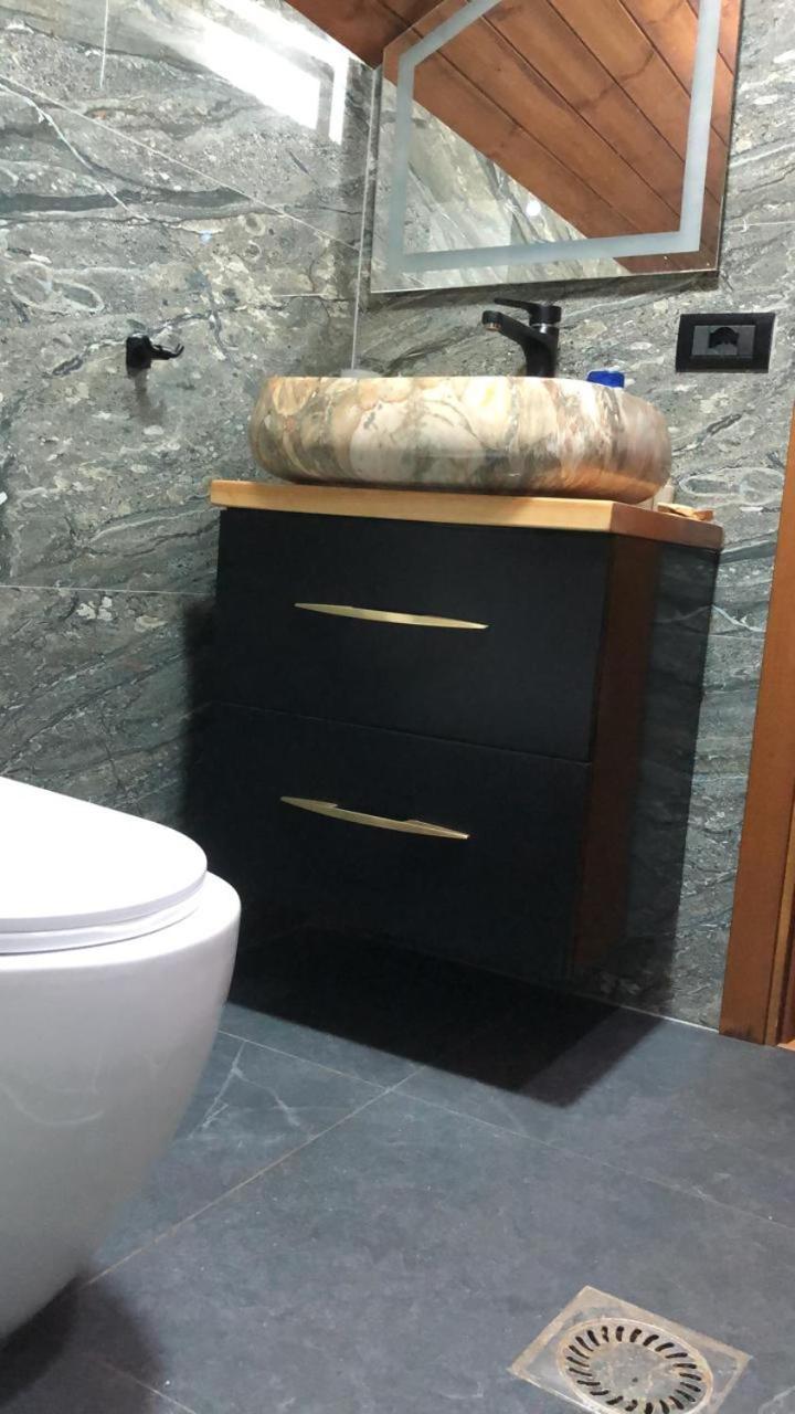 Cerem Zeneli Alpin Chalet מראה חיצוני תמונה